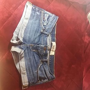 Hollister Shorts size 1 waistline 25